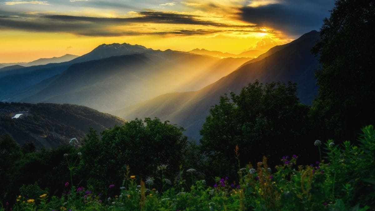 The Best Sunset Routes for First-Time Travelers
